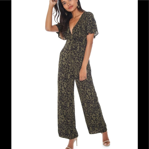 PRICE DROP ⬇️⬇️⬇️Beautiful !!!! Lost in Lunar. ‘Calli’ pantsuit. - Picture 1 of 9